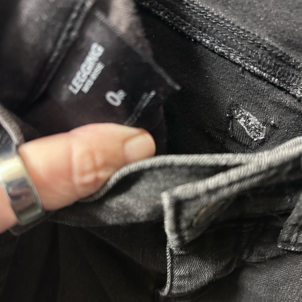 Women's Black Denim EXPRESS Jeans w/ Skinny Fit and 5 Pockets Great Condition - Picture 4 of 5